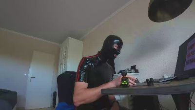sau_rubber live cam on Cam4