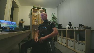 sau_rubber live cam on Cam4