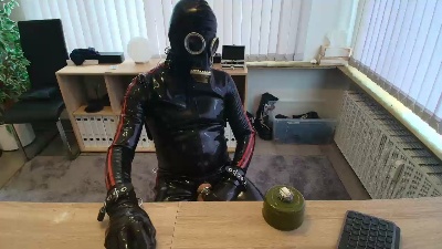 sau_rubber live cam on Cam4