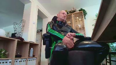 sau_rubber live cam on Cam4
