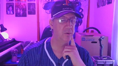 saxman2285 live cam on Cam4
