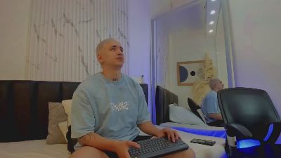 sebas__23 live cam on Cam4