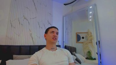 sebas__23 live cam on Cam4