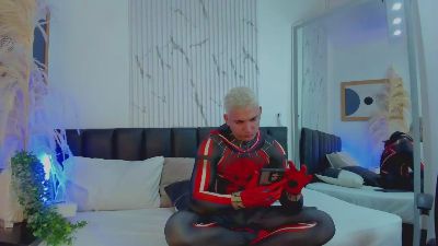 sebas__23 live cam on Cam4
