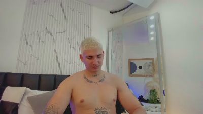 sebas__23 live cam on Cam4