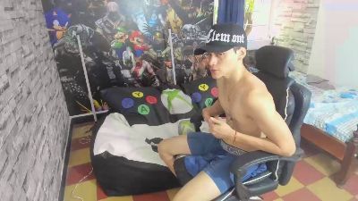 sebas_jusa live cam on Cam4