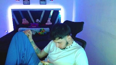 sebasxxl2 live cam on Cam4