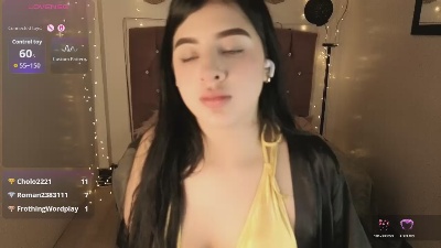 selena_foxy live cam on Cam4