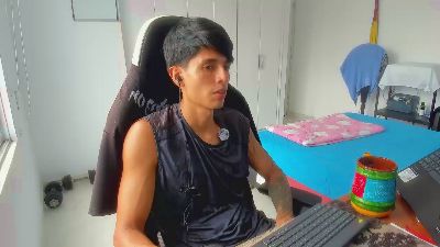 sergio975 live cam on Cam4