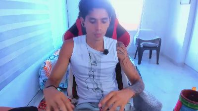 sergio975 live cam on Cam4