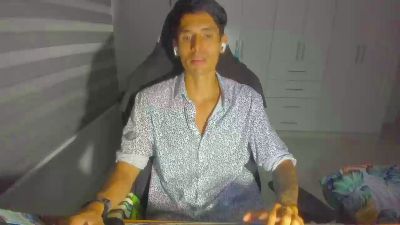 sergio975 live cam on Cam4