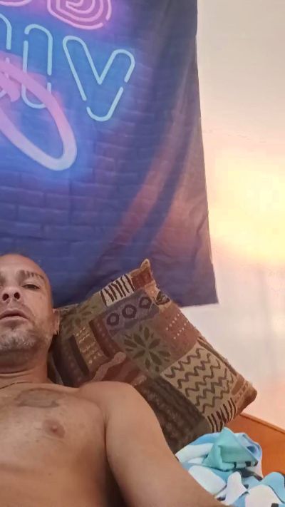 sergiohott3 live cam on Cam4