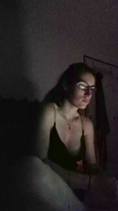 sexy2553 live cam on Cam4