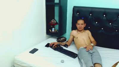 sexy__boy__777 live cam on Cam4