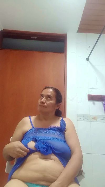shairamature2 live cam on Cam4