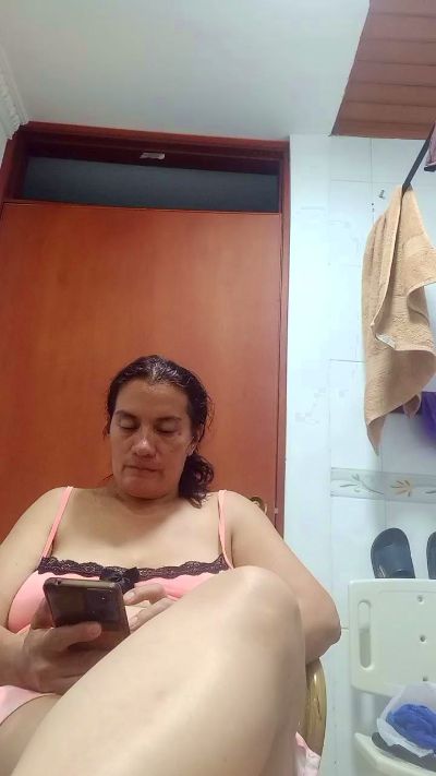shairamature2 live cam on Cam4