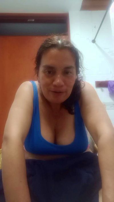 shairamature2 live cam on Cam4