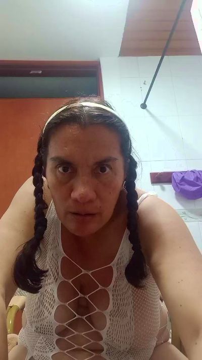 shairamature2 live cam on Cam4