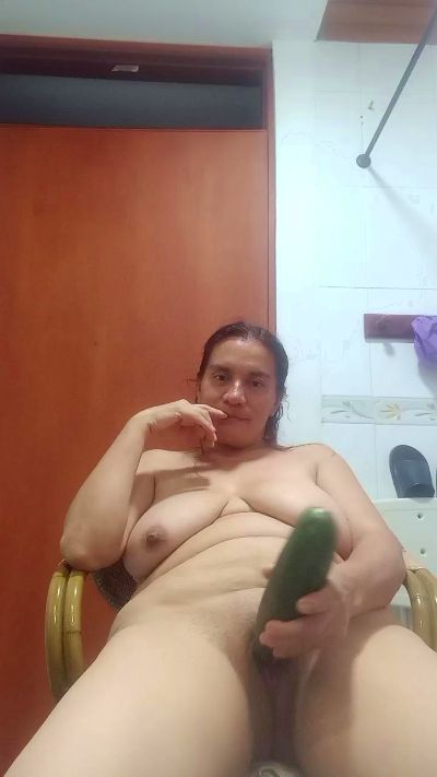 shairamature2 live cam on Cam4