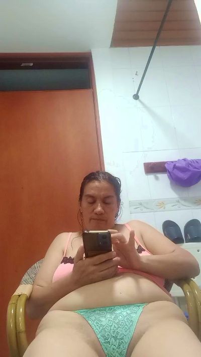 shairamature2 live cam on Cam4