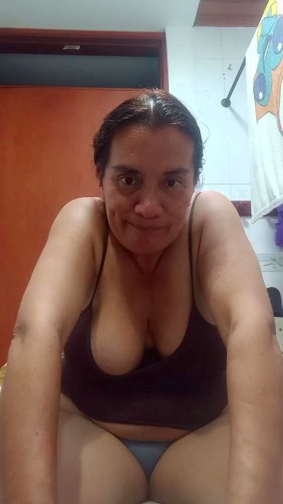 shairamature2 live cam on Cam4