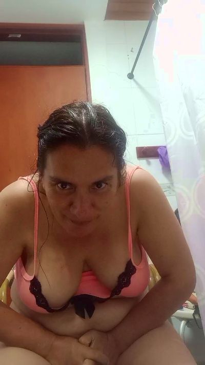 shairamature2 live cam on Cam4