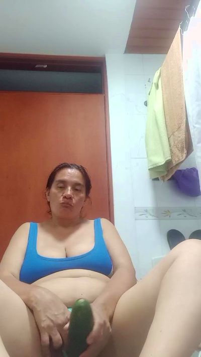 shairamature2 live cam on Cam4