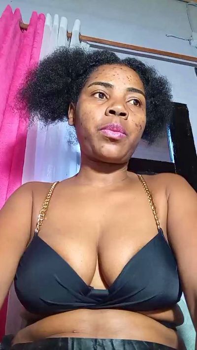 shamirah_sexy live cam on Cam4