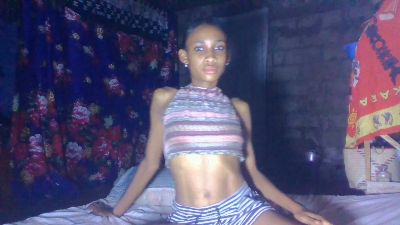 shaoulianah4 live cam on Cam4