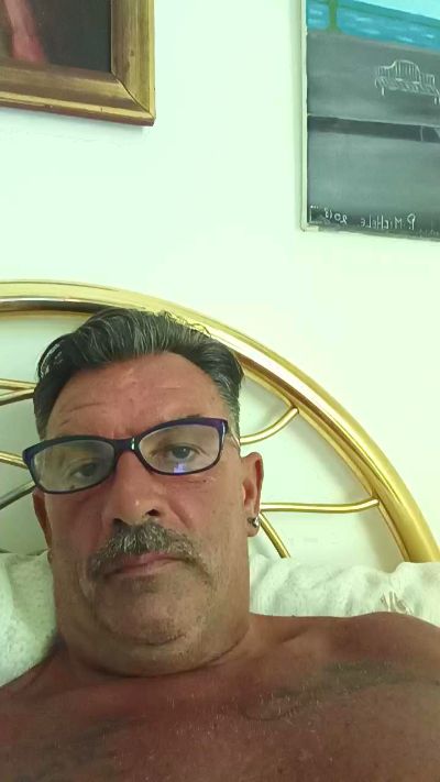shinyg_hot live cam on Cam4