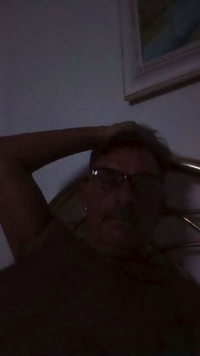 shinyg_hot live cam on Cam4