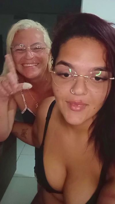 sillerzinha23 live cam on Cam4