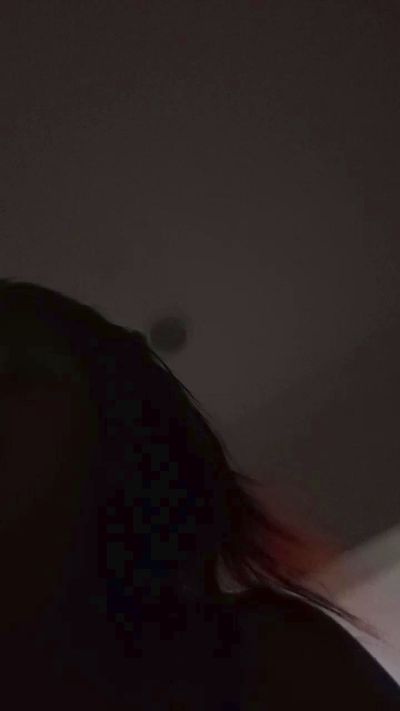 sillerzinha23 live cam on Cam4