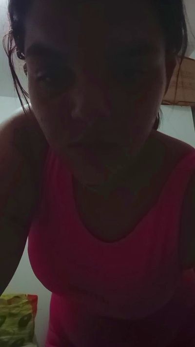 sillerzinha23 live cam on Cam4