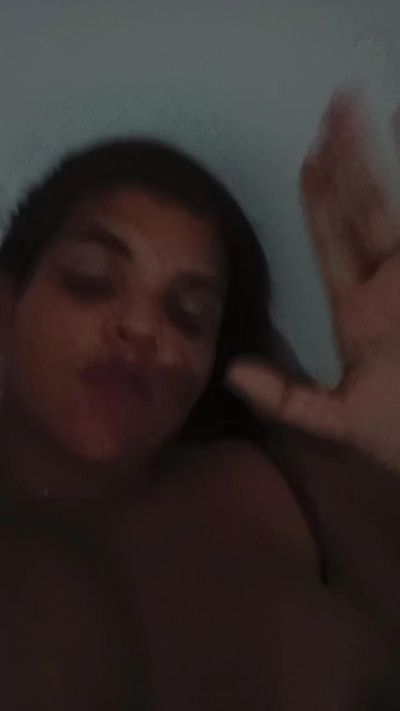 sillerzinha23 live cam on Cam4