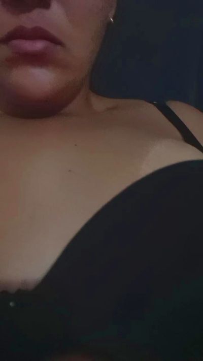sillerzinha23 live cam on Cam4