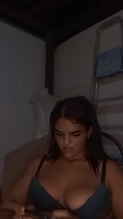 sillerzinha23 live cam on Cam4