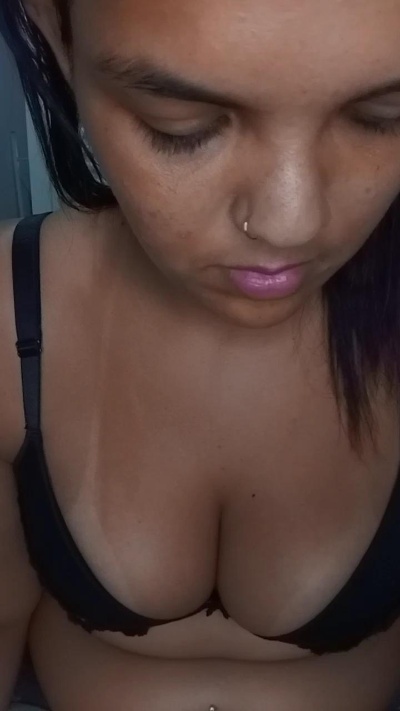 sillerzinha23 live cam on Cam4