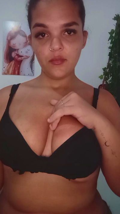sillerzinha23 live cam on Cam4