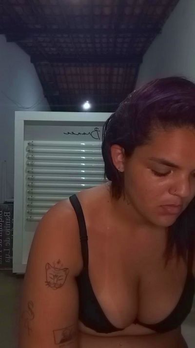 sillerzinha23 live cam on Cam4