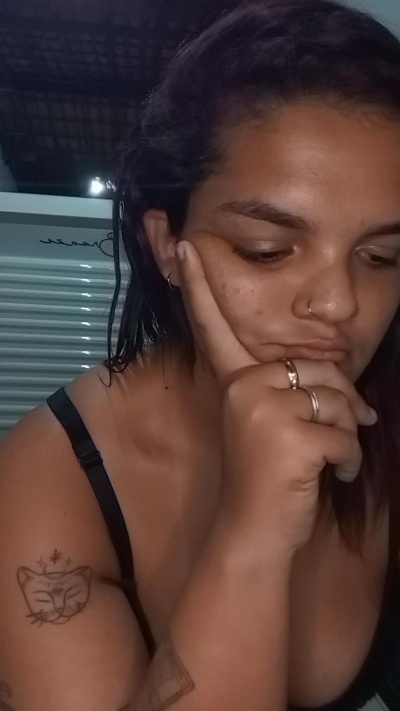 sillerzinha23 live cam on Cam4