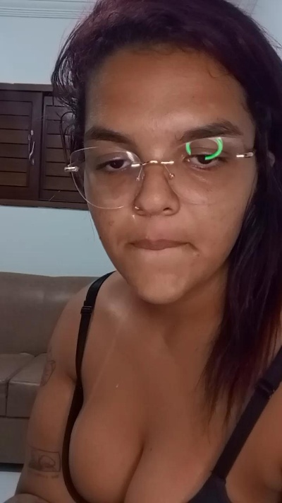 sillerzinha23 live cam on Cam4
