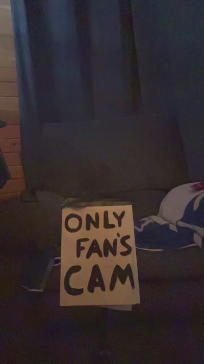 sillydillynewf live cam on Cam4