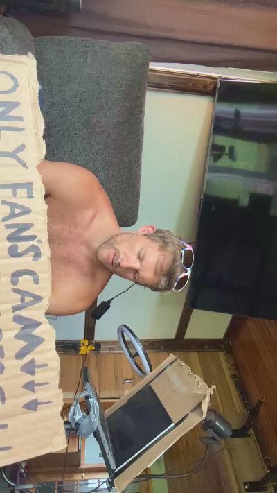 sillydillynewf live cam on Cam4