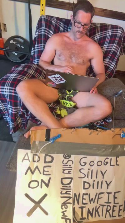 sillydillynewf live cam on Cam4