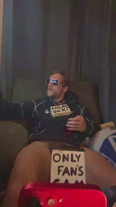 sillydillynewf live cam on Cam4