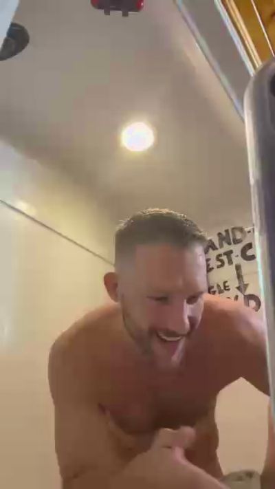 sillydillynewf live cam on Cam4