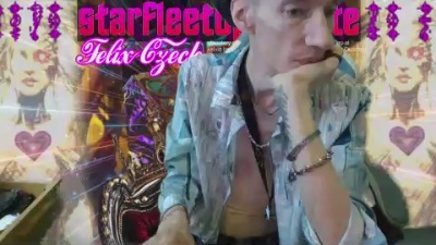 sillynerd live cam on Cam4
