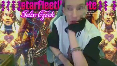 sillynerd live cam on Cam4