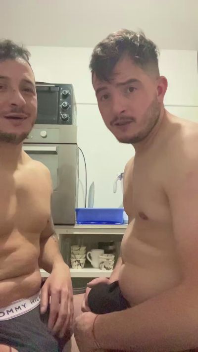simon19934 live cam on Cam4